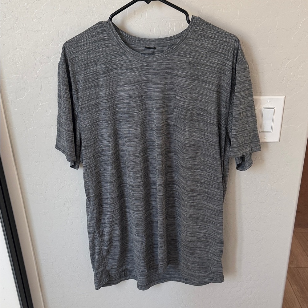 Peak Velocity Activewear Gray Men's Short Sleeve Tee